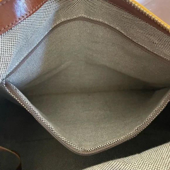 Dooney & Bourke spring time Yellow Hobo Bag. In great condition gently used. - Picture 6 of 10